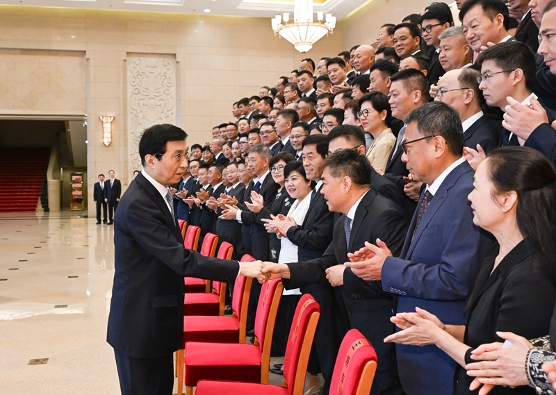 揚子江藥業(yè)集團董事長徐浩宇獲“優(yōu)秀中國特色社會主義事業(yè)建設者”稱號